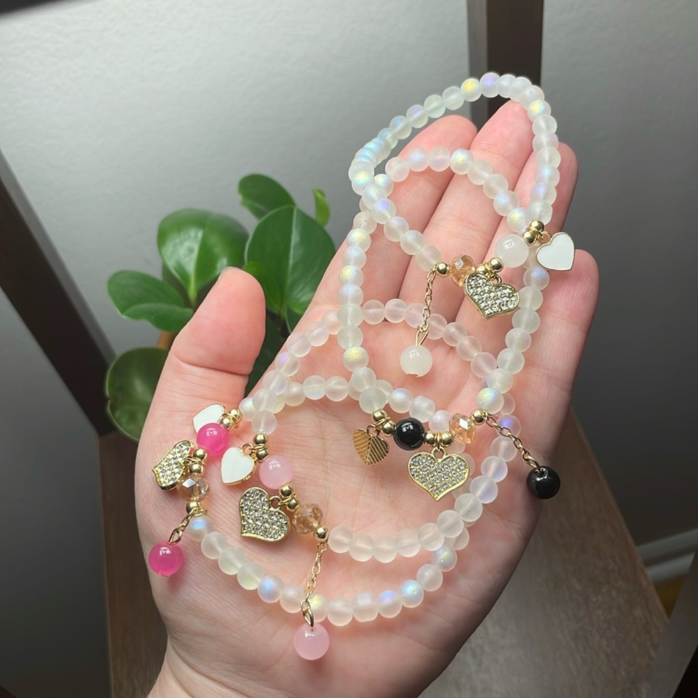 4pc LOT🌠NWOT🌠Stretchy white iridescent dangle bracelets with dangle charms